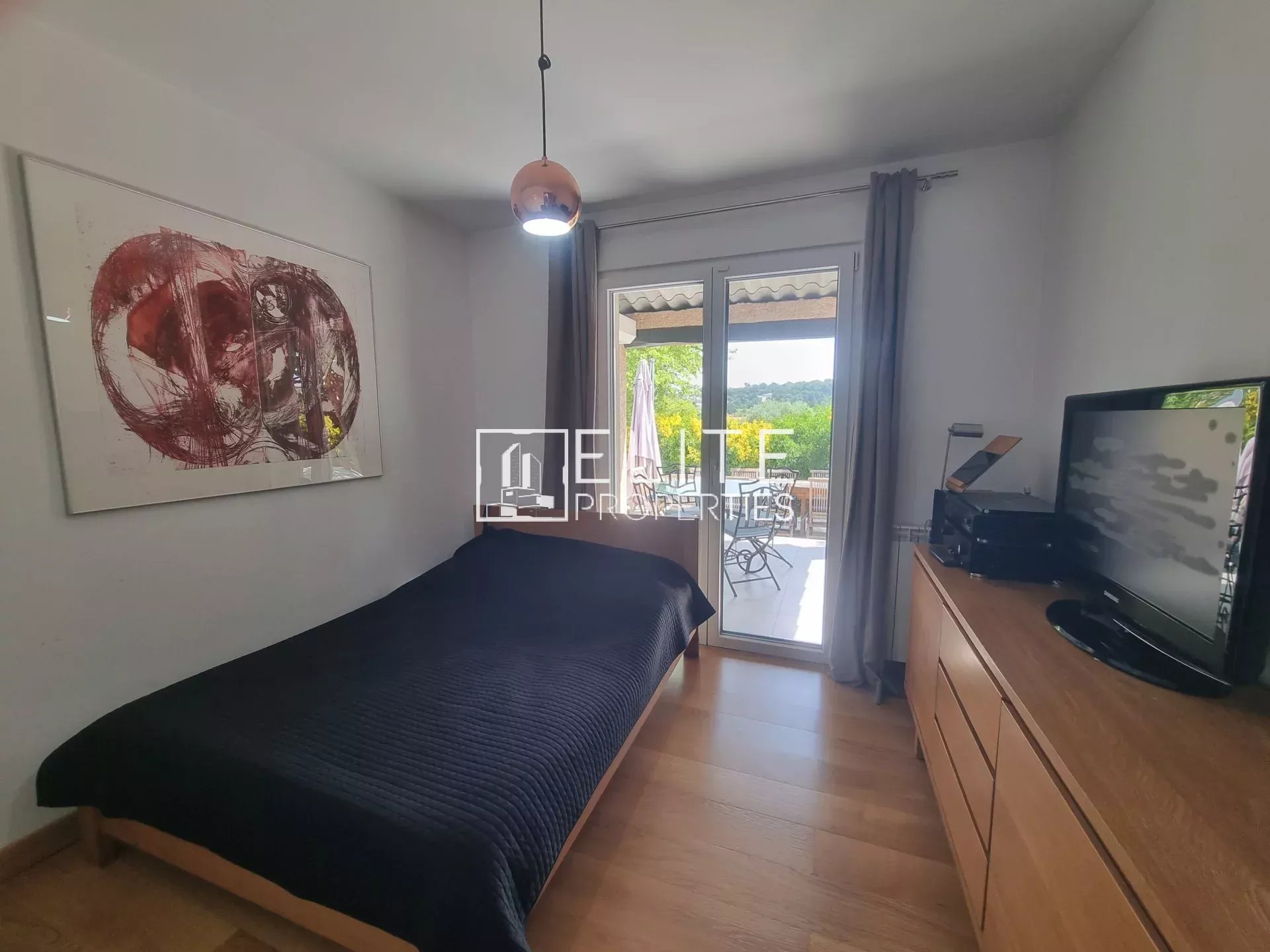 À VENDRE – Maison 5 pièces de plain-pied avec piscine – secteur calme et recherché