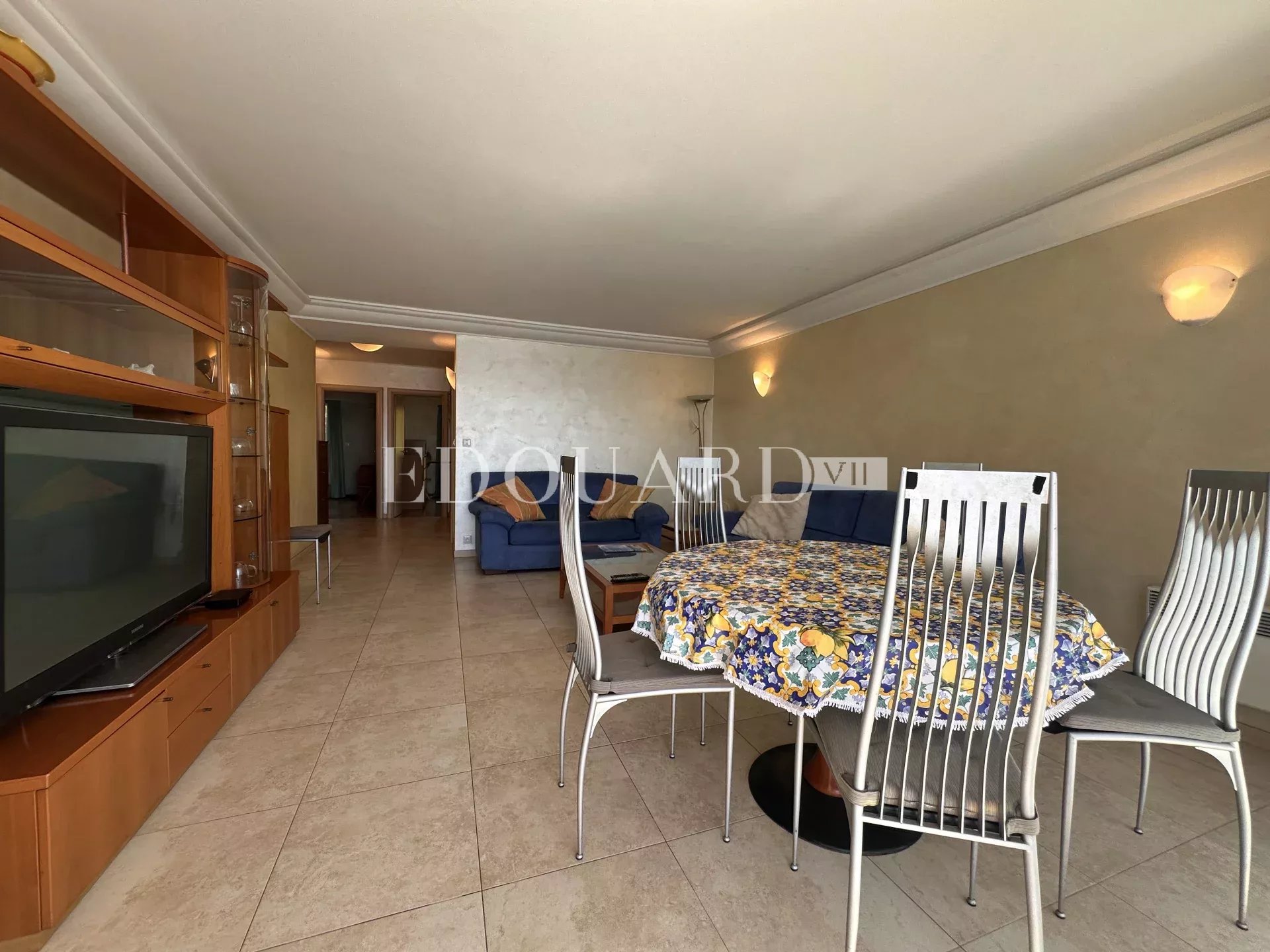 Trois pièces avec terrasse, magnifique vue mer panoramique et double garage