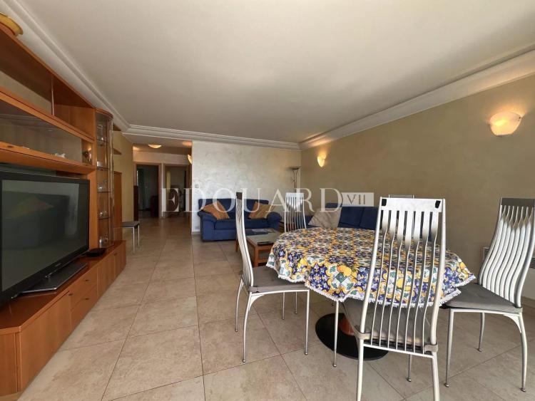 Trois pièces avec terrasse, magnifique vue mer panoramique et double garage