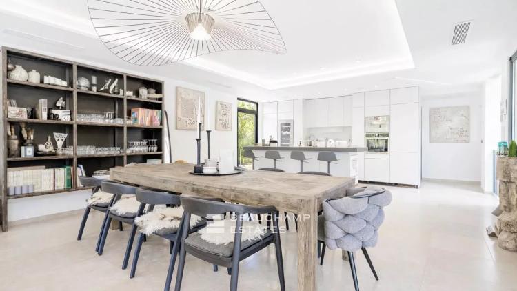 Villa contemporaine intimiste de luxe à pieds des plages de Pampelonne