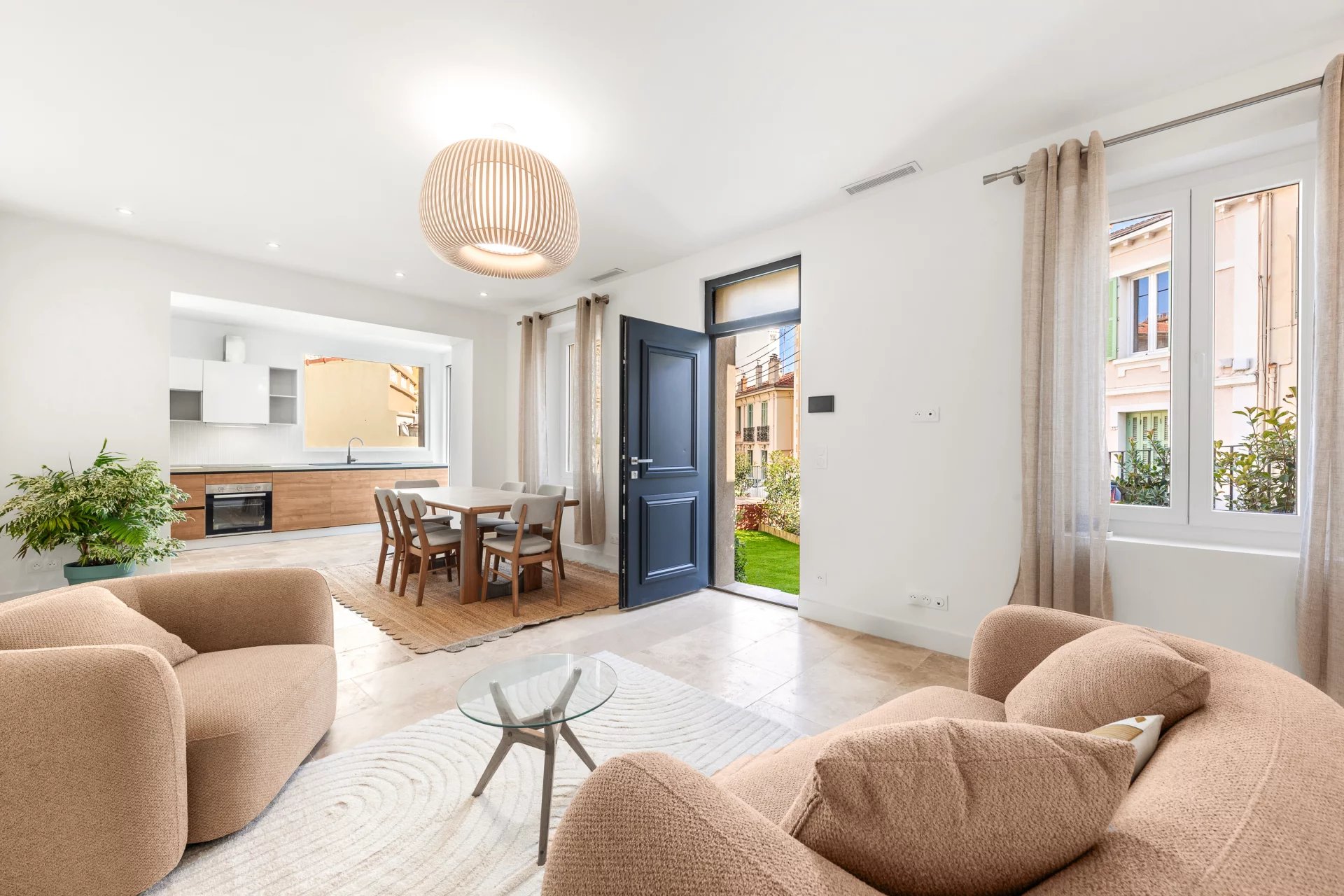 CANNES - PROCHE PALAIS – MAISON RÉNOVÉE - STUDIO INDÉPENDANT - PISCINE - STATIONNEMENTS