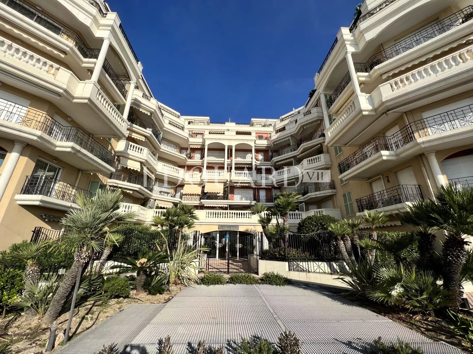 Deux pièces à vendre dans résidence de grand standing avec conciergerie, piscine, sauna et salle de sport