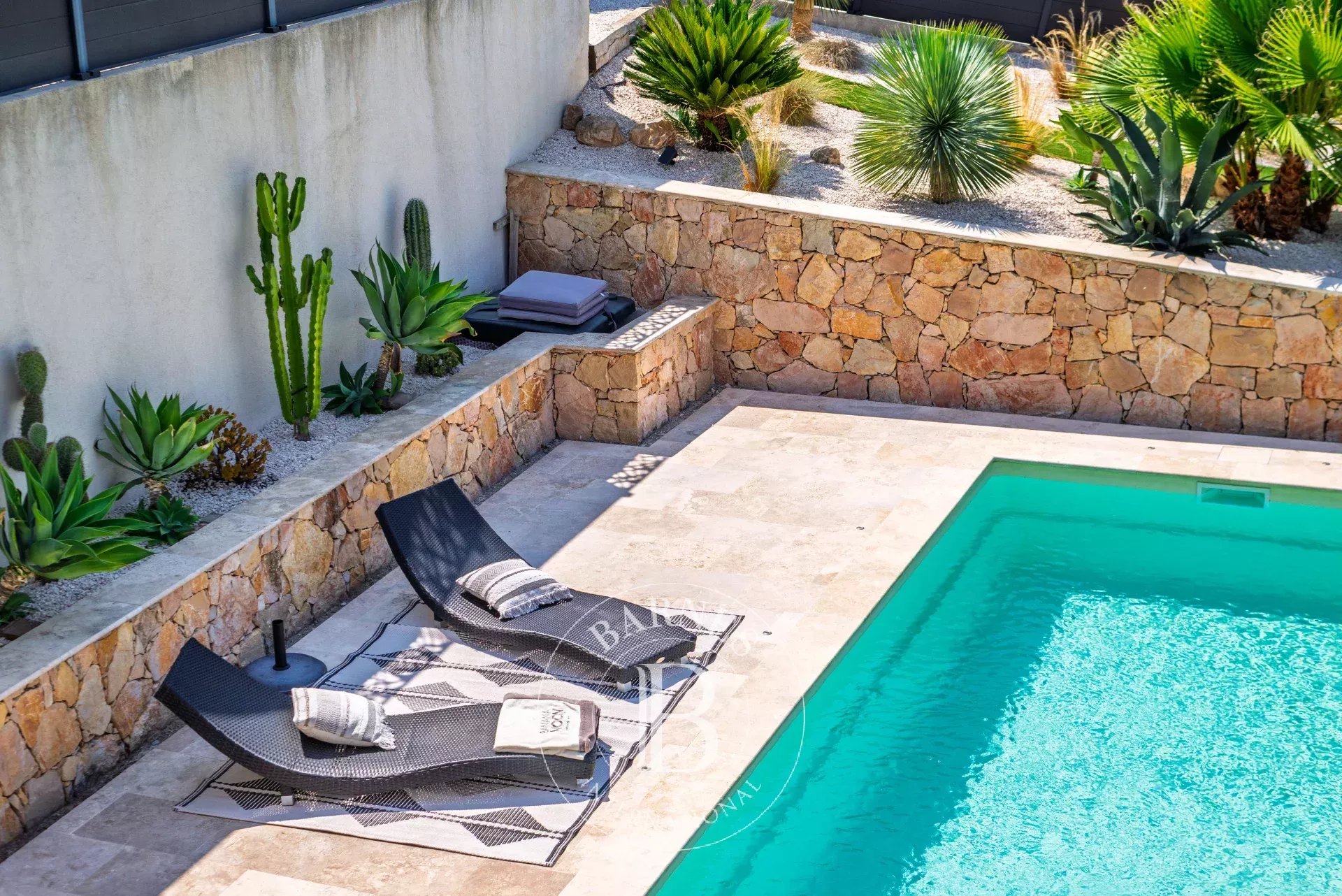 Valbonne - Élégante villa contemporaine récente à quelques pas des écoles internationales - Studio indépendant