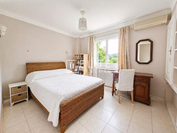 LA ROQUETTE SUR SIAGNE , maison de 4 logements sur parcelle de 1990 m²
