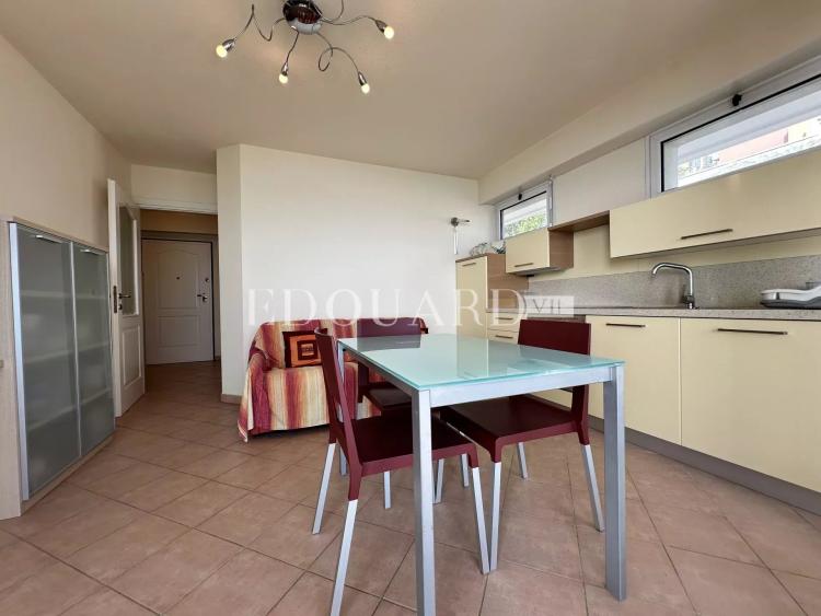 En exclusivité deux pièces avec terrasse, magnifique vue mer panoramique et spacieux parking