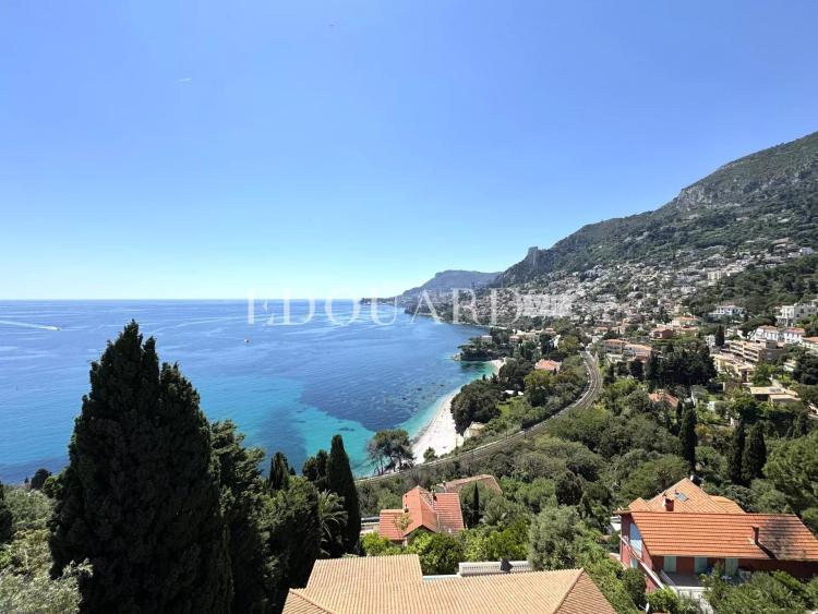 En exclusivité villa à vendre avec magnifique vue mer panoramique jusqu’à la Principauté de Monaco