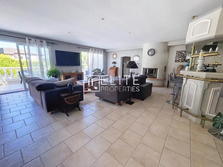 VILLA DE 203m² SUR 3212m² DE TERRAIN LES ADRETS