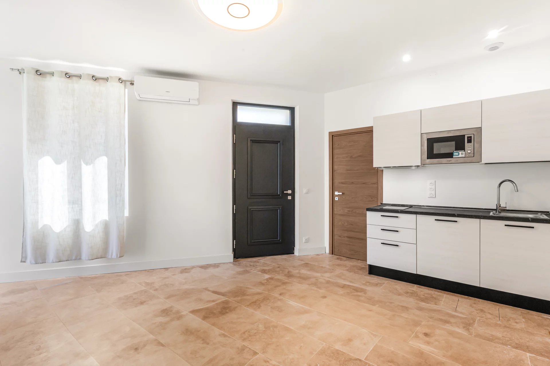 CANNES - PROCHE PALAIS – MAISON RÉNOVÉE - STUDIO INDÉPENDANT - PISCINE - STATIONNEMENTS