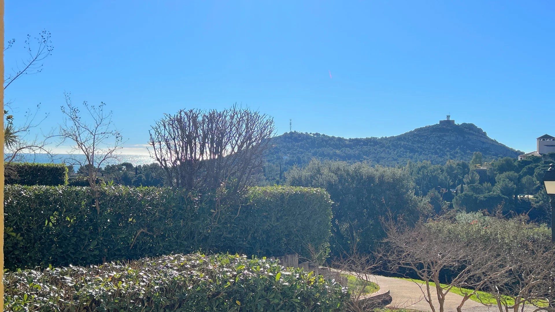 Agay CAP ESTEREL le village, 2 pièces + balcon exposé au Sud