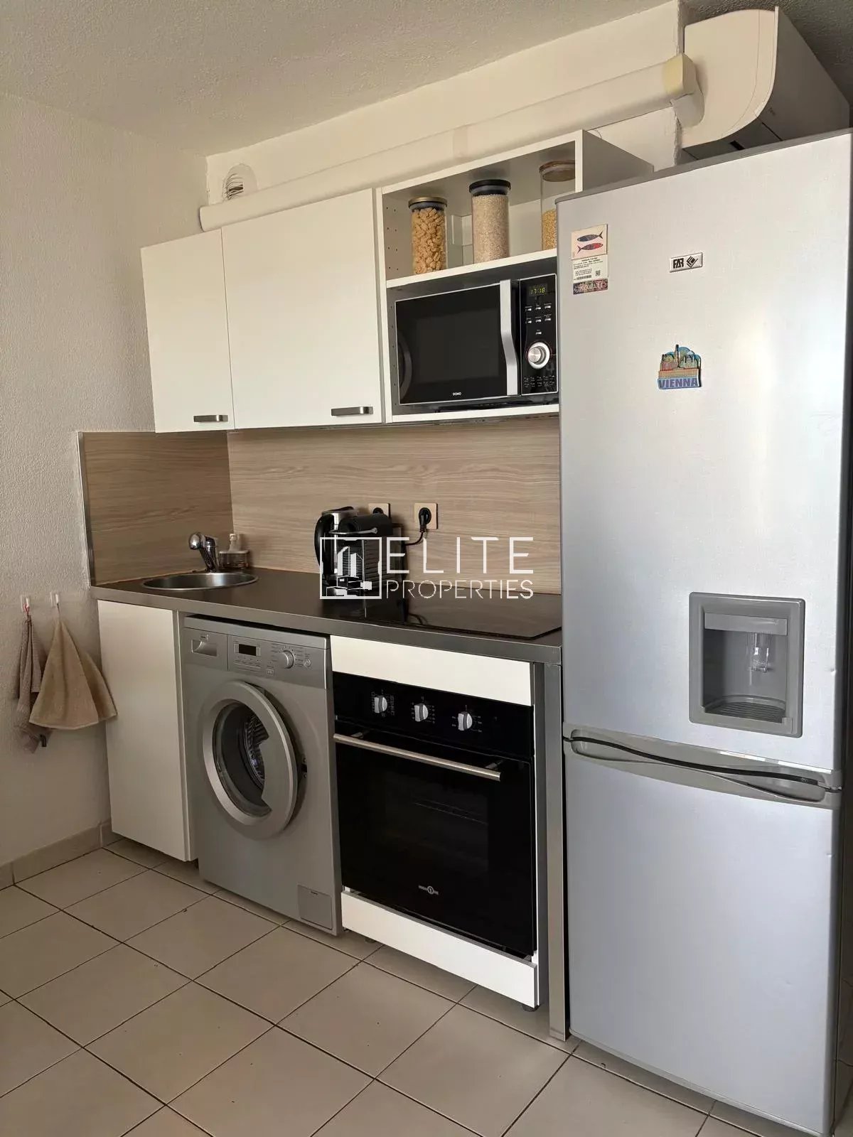 APPARTEMENT 2 PIÈCES DE 36 m² – VUE MER PANORAMIQUE – PISCINE & PARKING – THEOULE-SUR-MER