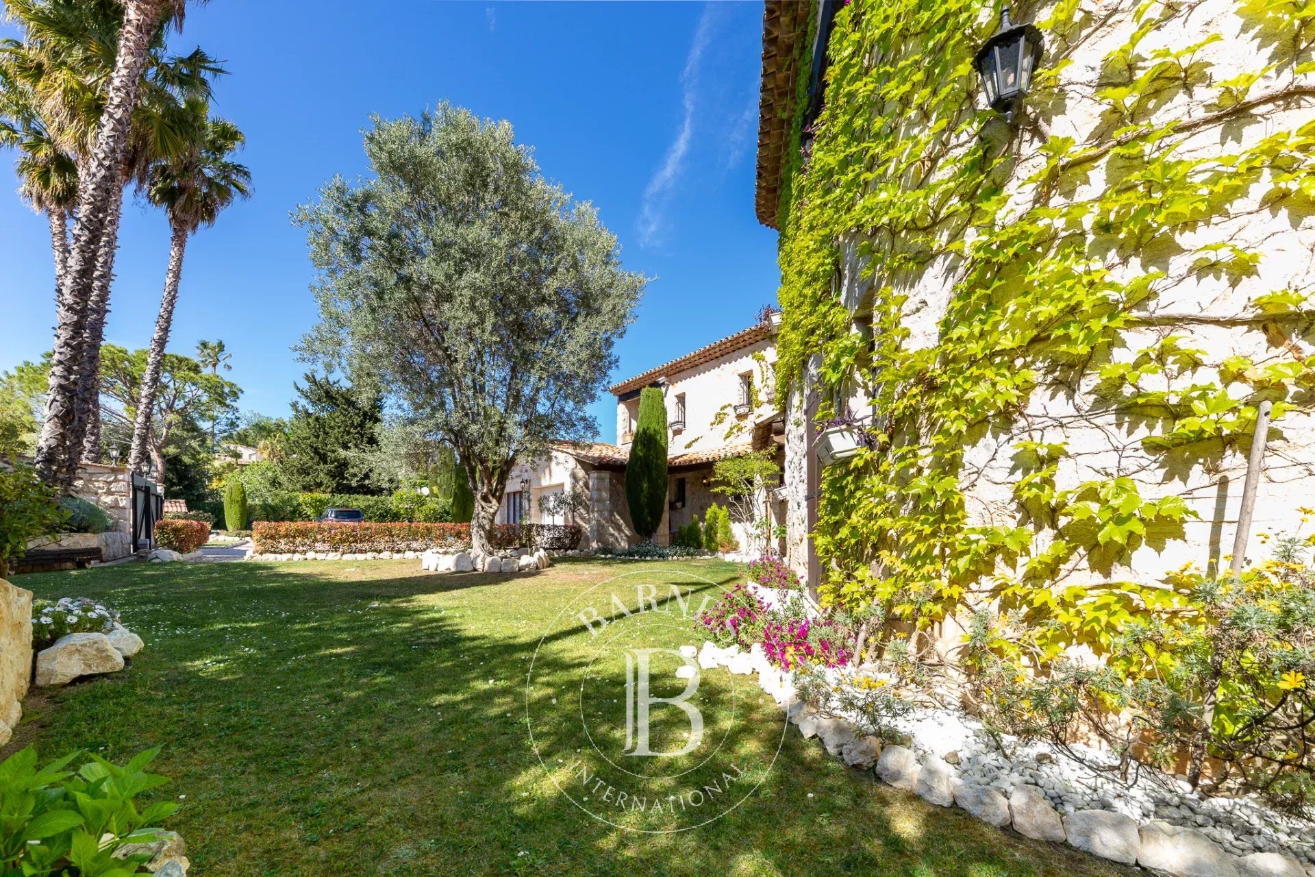 Saint-Paul de Vence - superbe villa rénovée - vue village