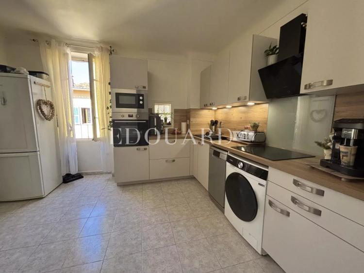En exclusivité grand trois pièces à vendre, situé au cœur du célèbre village historique de Sospel