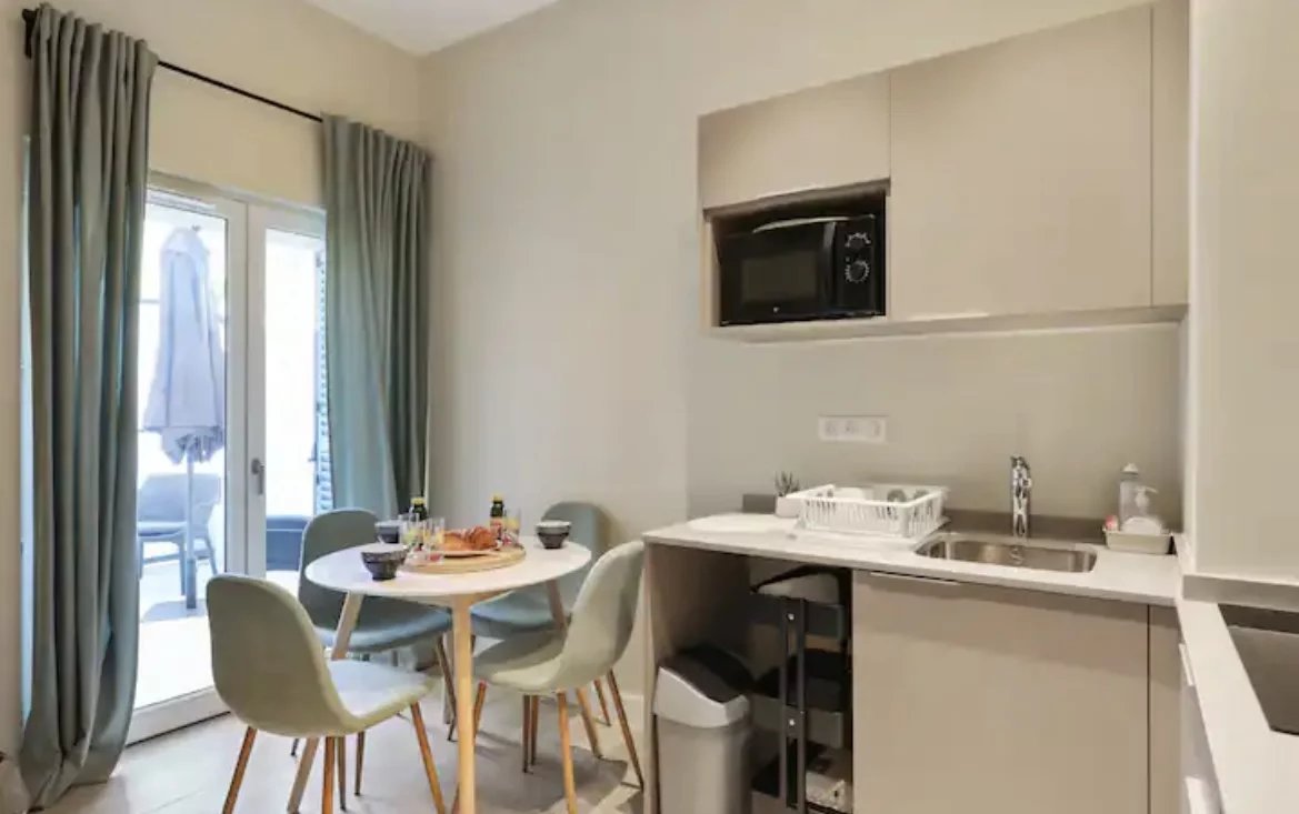CANNES BASSE CALIFORNIE - 2P REZ DE JARDIN - 2 TERRASSES