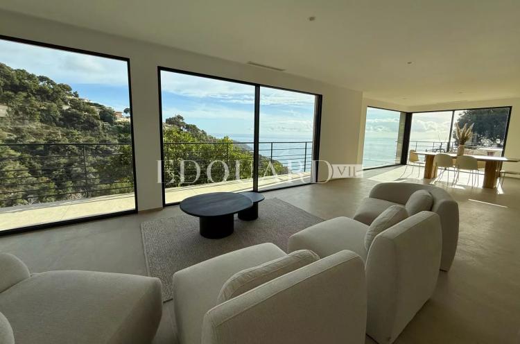 Superbe villa neuve avec piscine chauffée et vue mer exceptionnelle, proche de la Principauté de Monaco