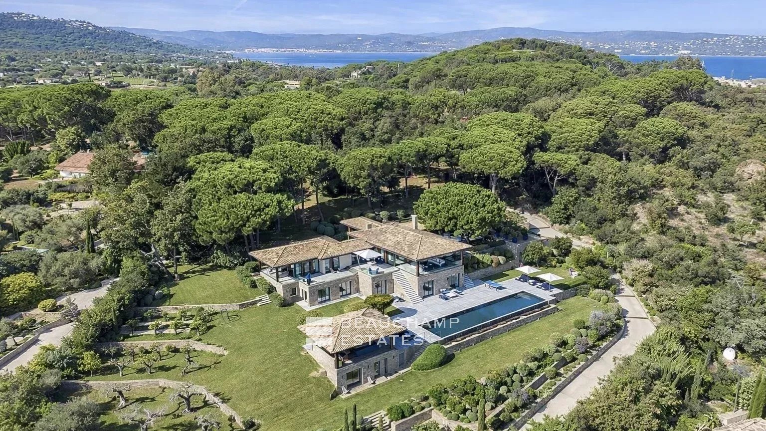 Villa d'exception proche du villa de Saint-Tropez avec prestations de grand luxe