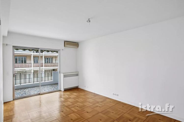 Nice quartier Musiciens : Vaste 3 pièces avec terrasse