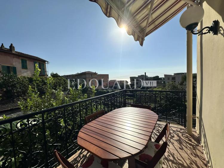 En exclusivité deux pièces avec terrasse et vue panoramique, au cœur du splendide quartier de Garavan