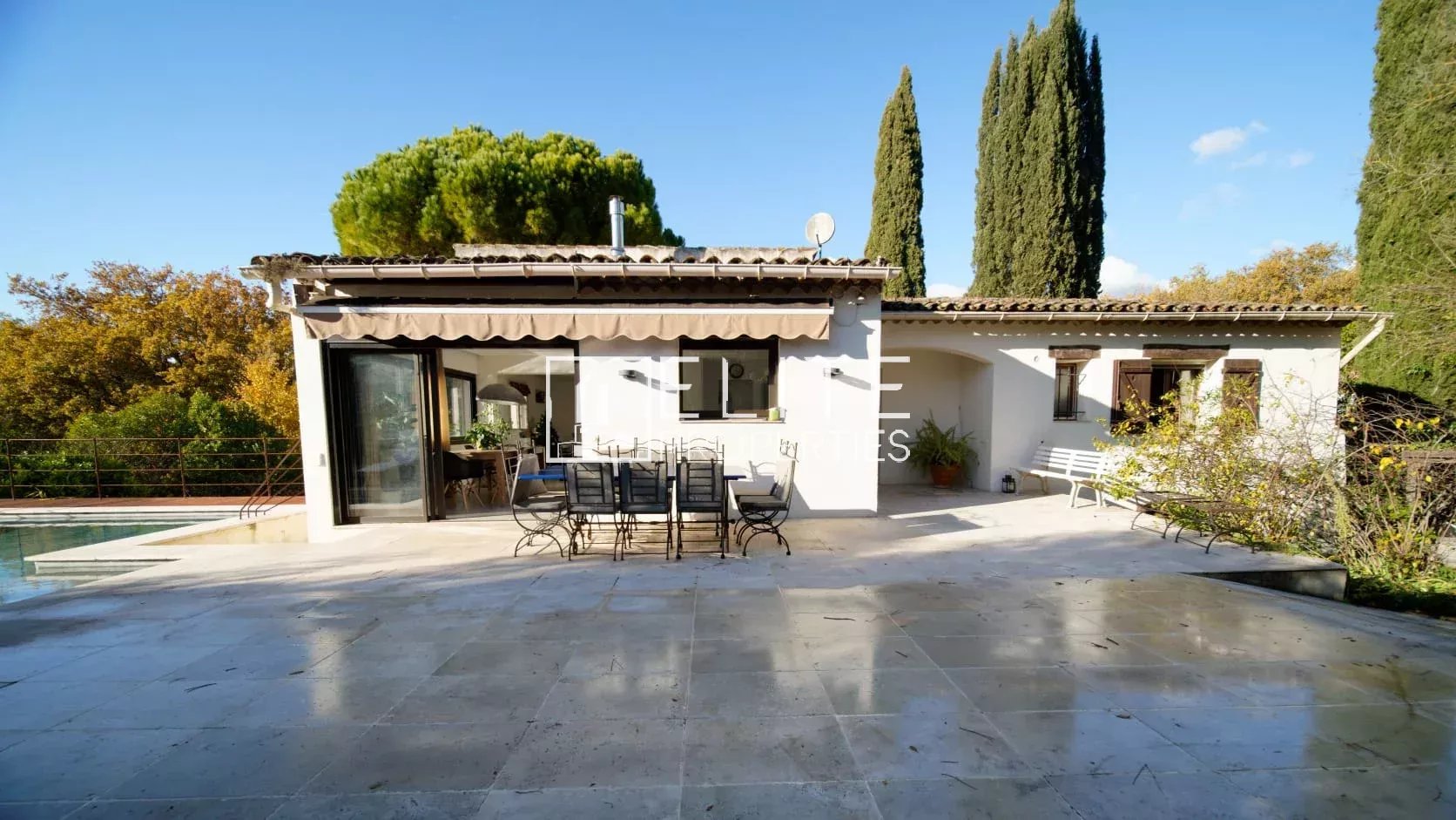 VILLA 8 PIÈCES DE 200 m² + PISCINE MOUANS-SARTOUX