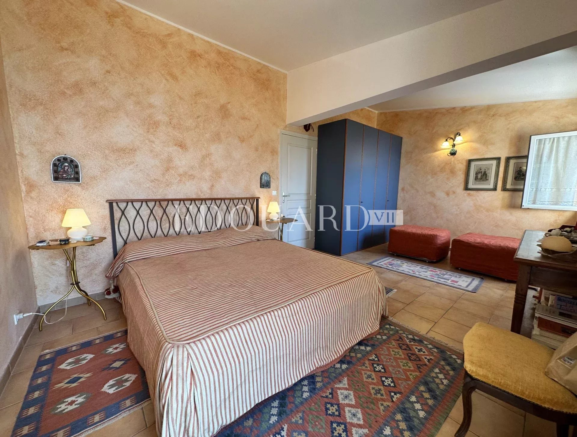En exclusivité appartement triplex avec deux balcons, belle vue mer panoramique et spacieux garage