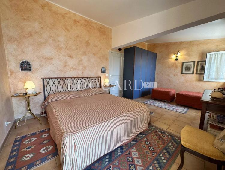 En exclusivité appartement triplex avec deux balcons, belle vue mer panoramique et spacieux garage