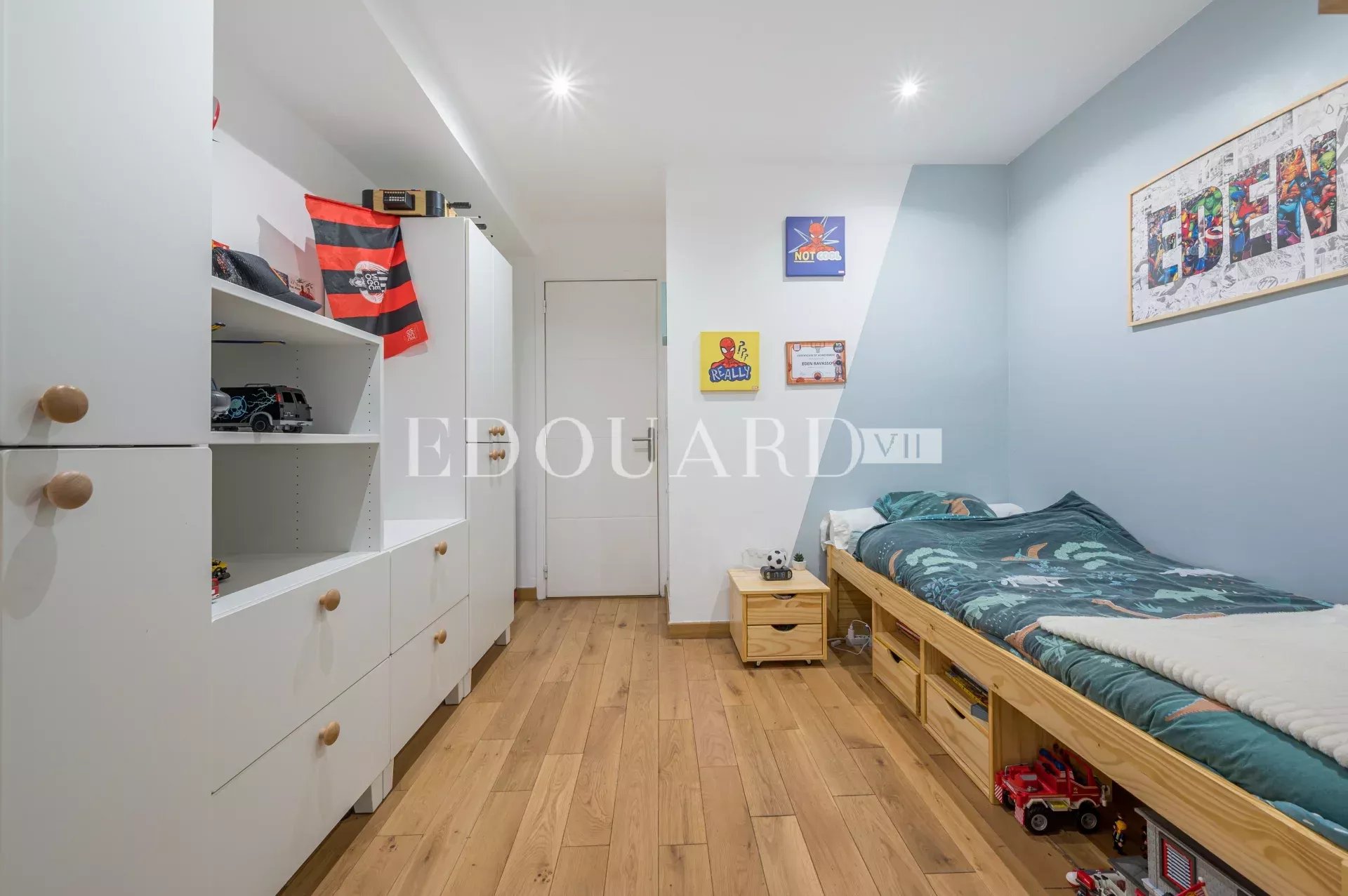Sur la commune de Villefranche sur Mer,  charmant trois/quatre pièces à vendre avec grande terrasse