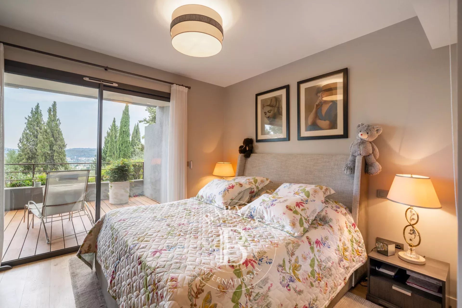 Saint-Paul de Vence – Appartement d’exception avec vaste terrasse et vue mer