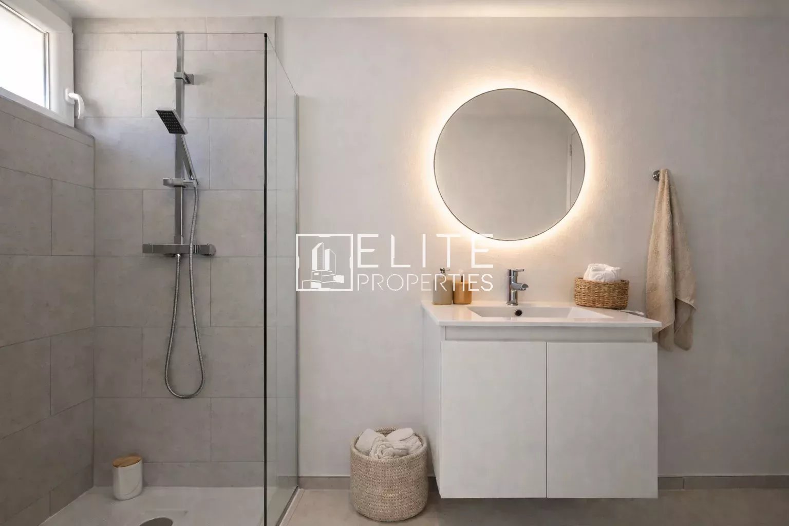 PEGOMAS T2 Rénové avec Balcon de 8m²