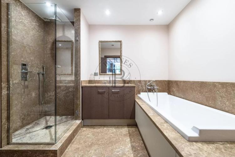 PROCHE MOUGINS - VILLA DE CHARME - AU CALME