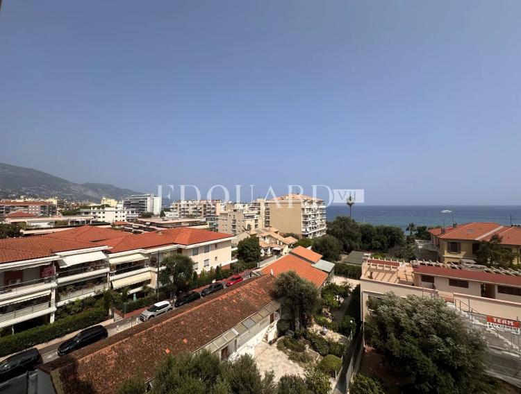En exclusivité trois pièces avec vaste terrasse, splendide vue mer et double garage, dans immeuble de standing