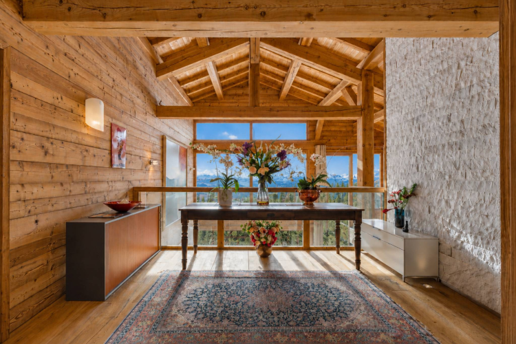Un chalet Bayrou à vendre dans la région de Villars-sur-Ollon - L'art de la construction alpine de Megève à Crans-Montana