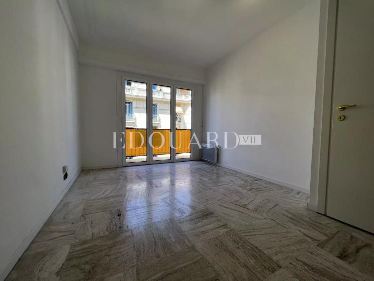 Deux pièces à vendre en bon état avec terrasse et possibilité garage, exclusivité
