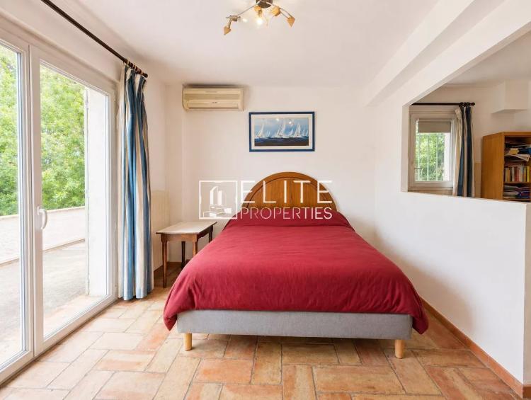 LA ROQUETTE SUR SIAGNE , maison de 4 logements sur parcelle de 1990 m²