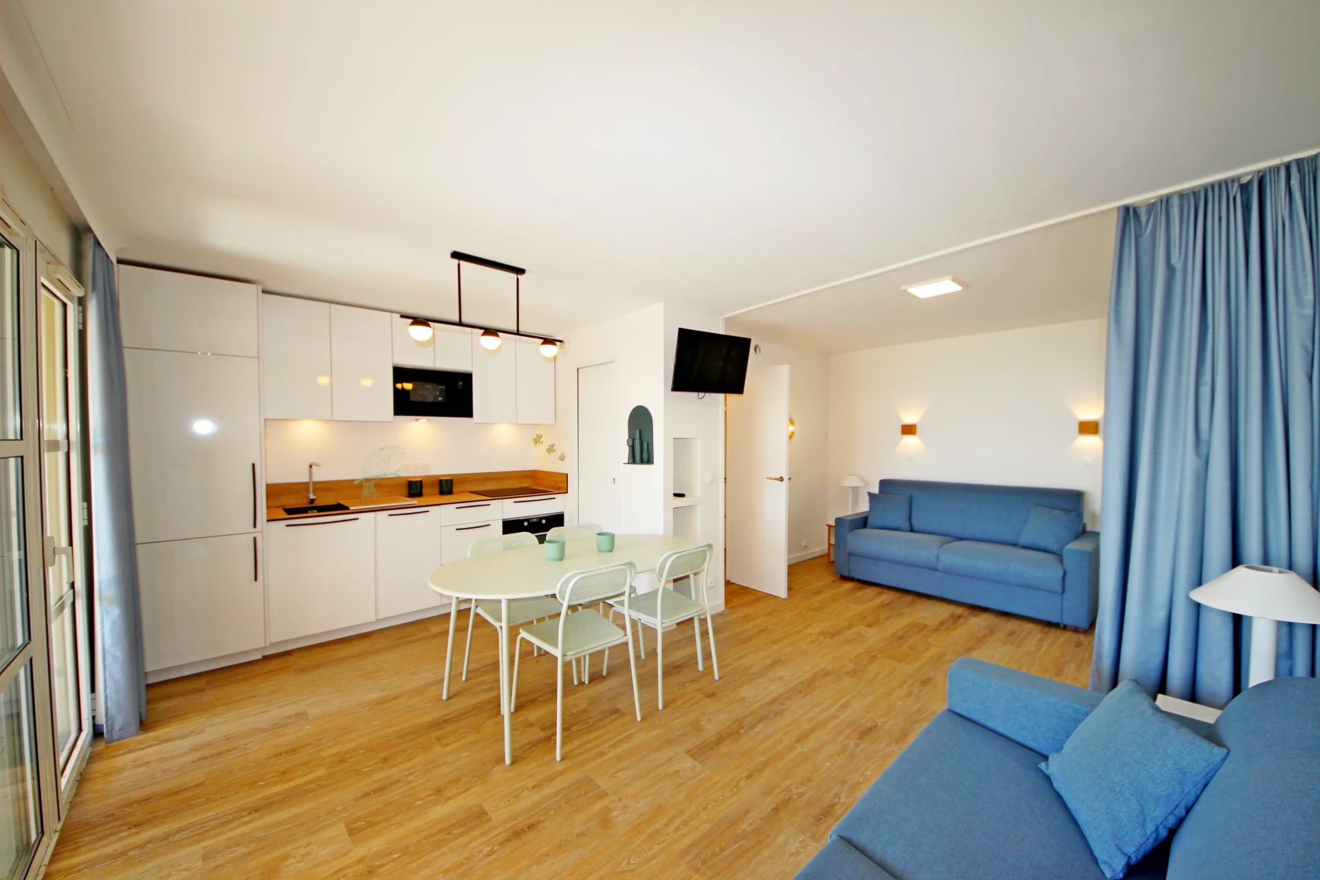 SOUS OFFRE AGAY CAP ESTEREL LE HAMEAU. DEUX PIECES REZ DE JARDIN VUE MER