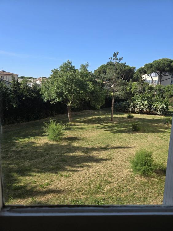 Fréjus - T3 à rafraîchir à 5 mns du centre à pied