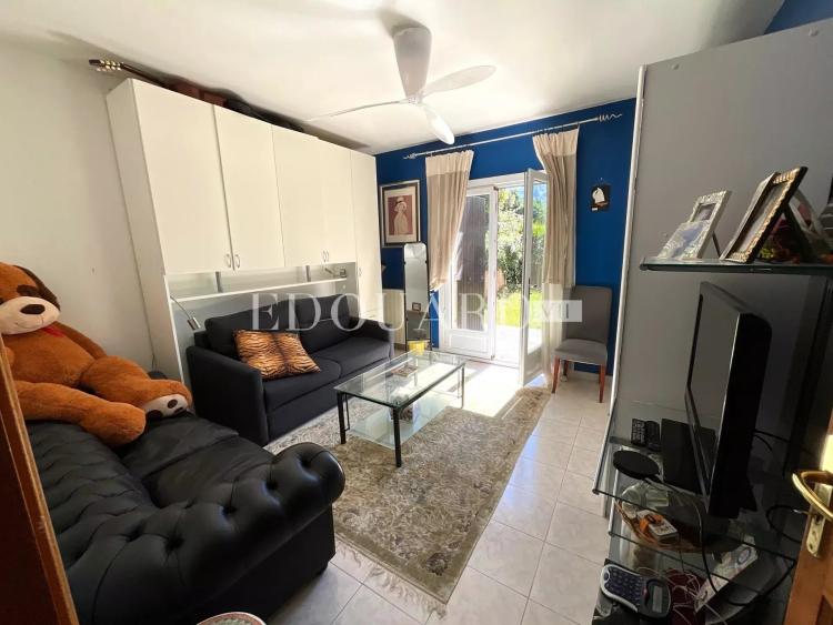 Dans un domaine privé proche de La Turbie, à vendre villa présentant un potentiel important