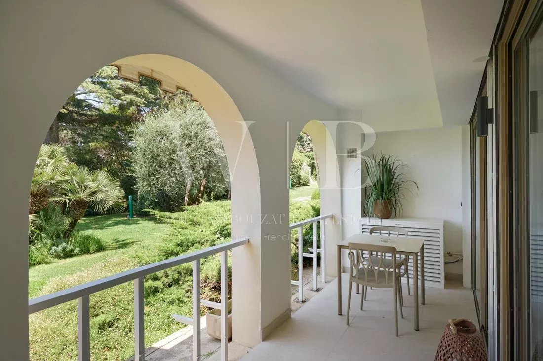Cannes, la Californie - 2 Pièces contemporain dans résidence de grand standing avec piscine intérieure