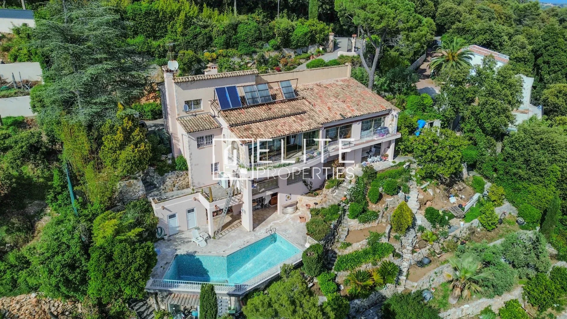 GRASSE - VILLA 221m2 6 pièces