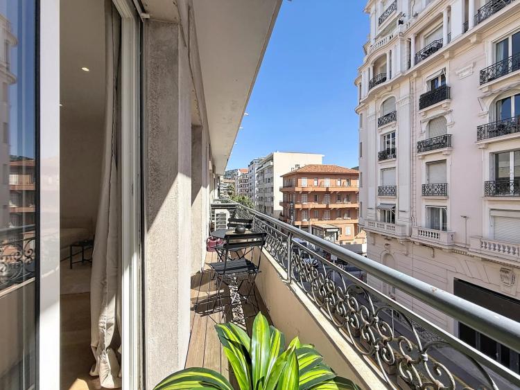 CANNES - ARRIERE CROISETTE - VUE LATERALE MER
