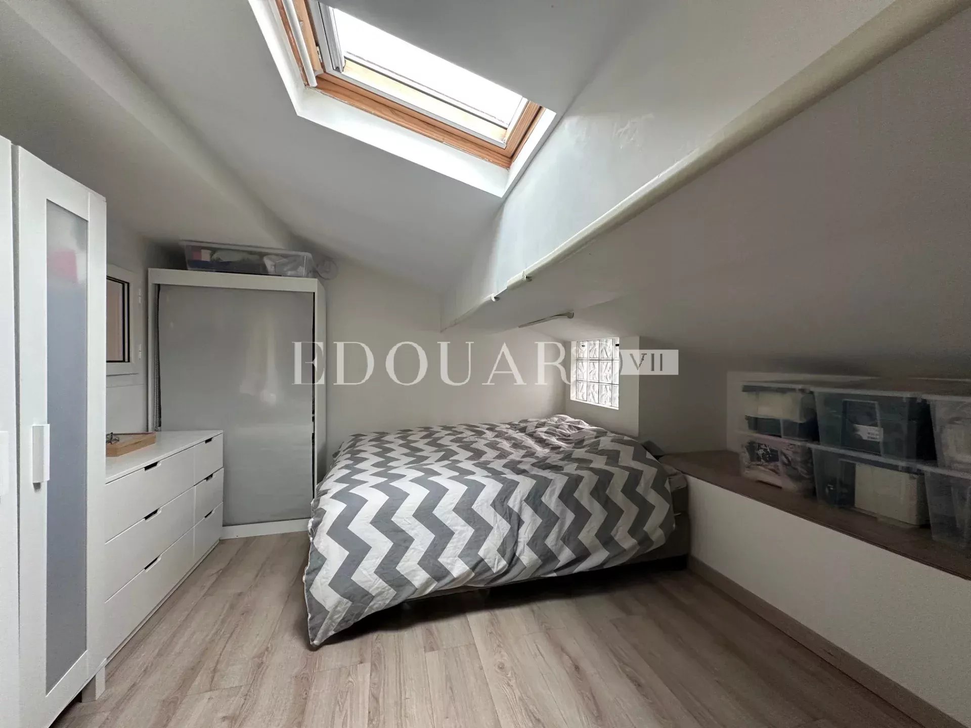 Au cœur du splendie village de La Turbie, à vendre charmant trois pièces entièrement rénové