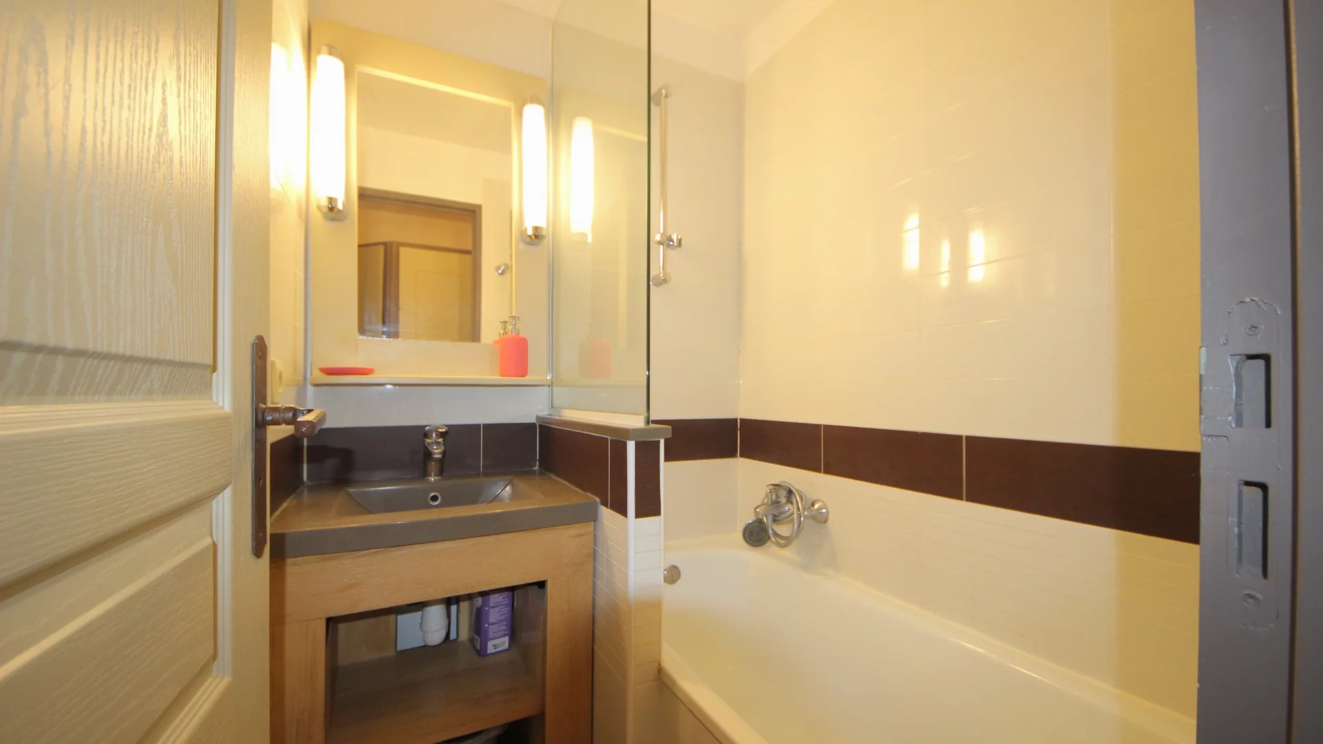 À vendre – Studio cabine avec vue exceptionnelle sur l'Estérel et la baie d'Agay