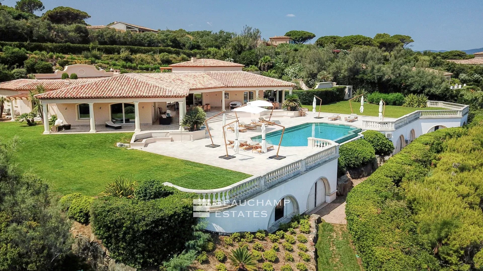 Villa provençale ultra-luxueuse située dans le prestigieux domaine des Parcs de Saint-Tropez