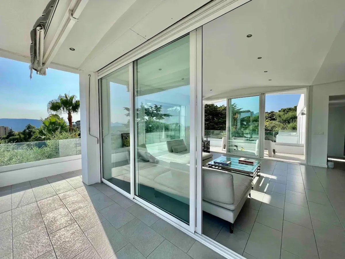 Villa contemporaine 258 m² – Vue mer, piscine, prestations haut de gamme