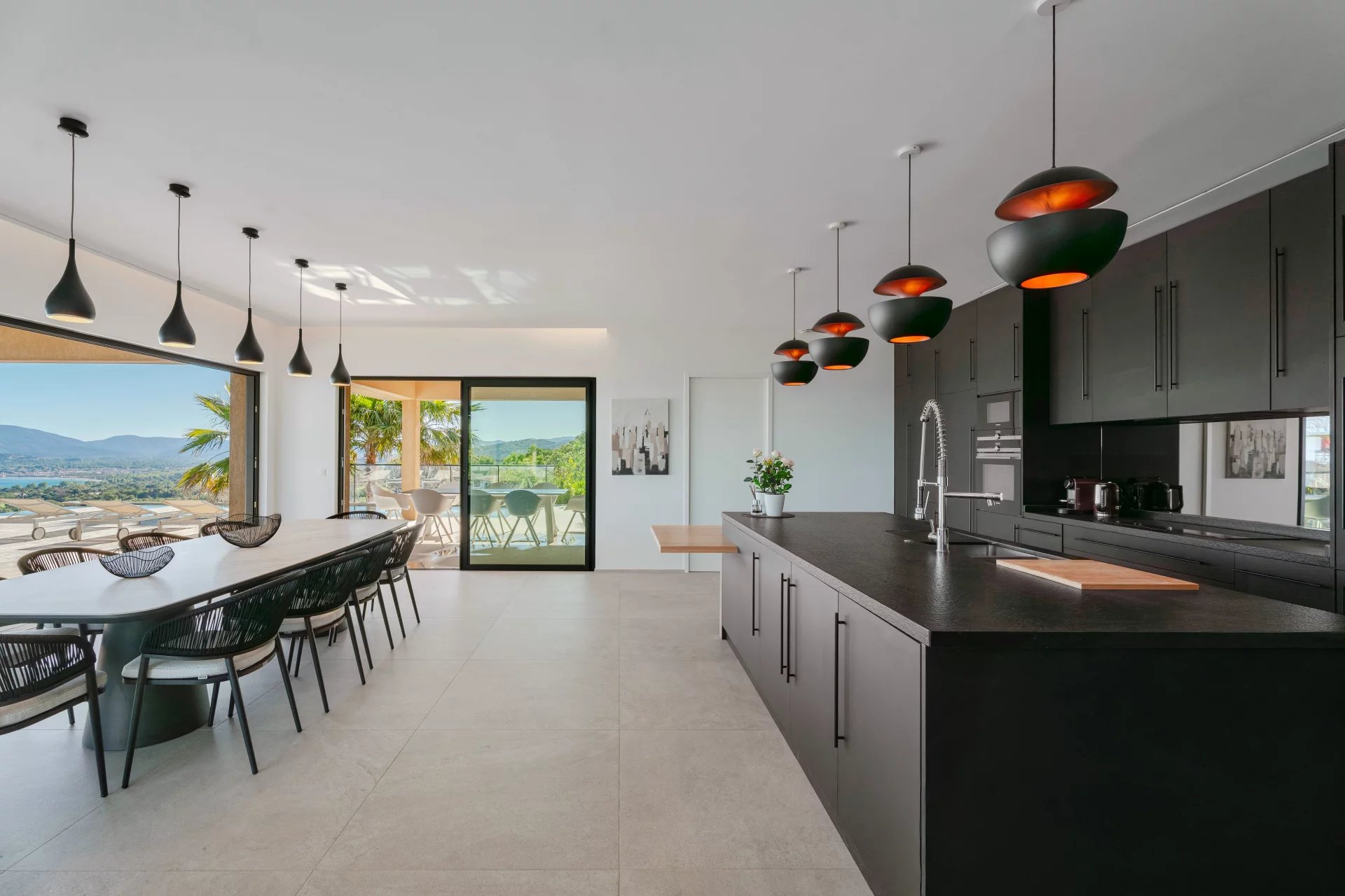 Villa neuve avec vue mer panoramique à vendre à Beauvallon