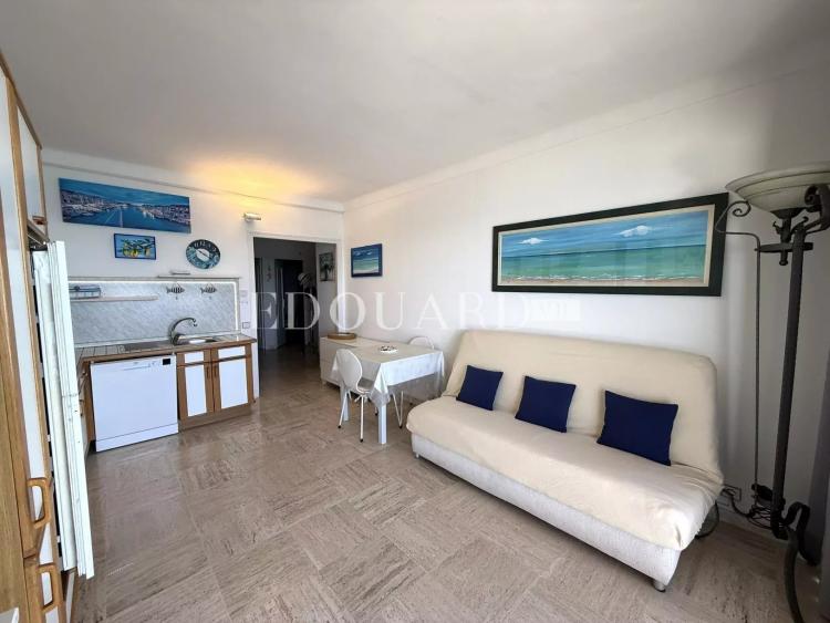En exclusivité trois pièces face aux plages avec terrasse, splendide vue mer panoramique et garage