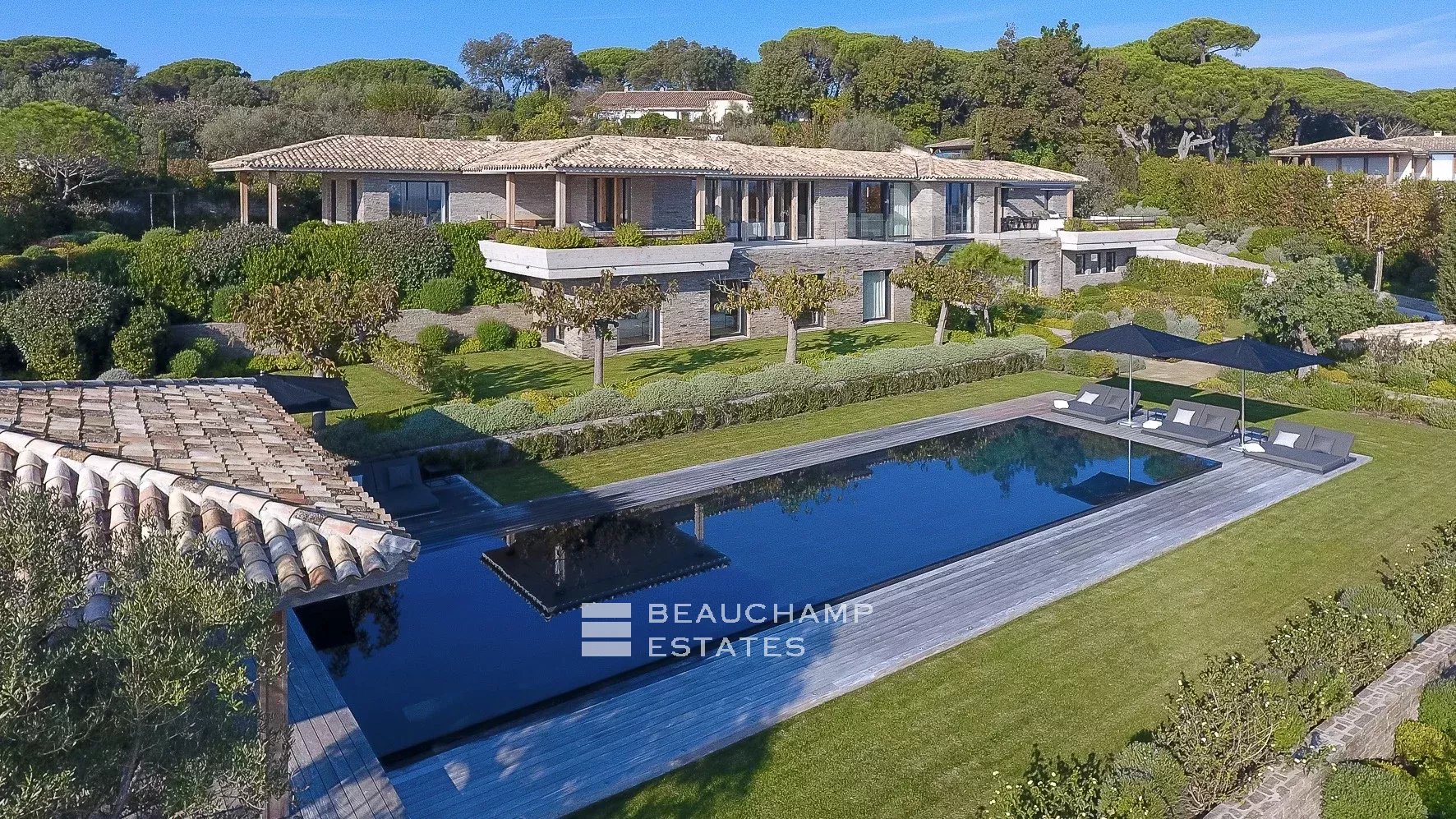 Villa d'exception avec vue panoramique sur la baie de Saint-Tropez