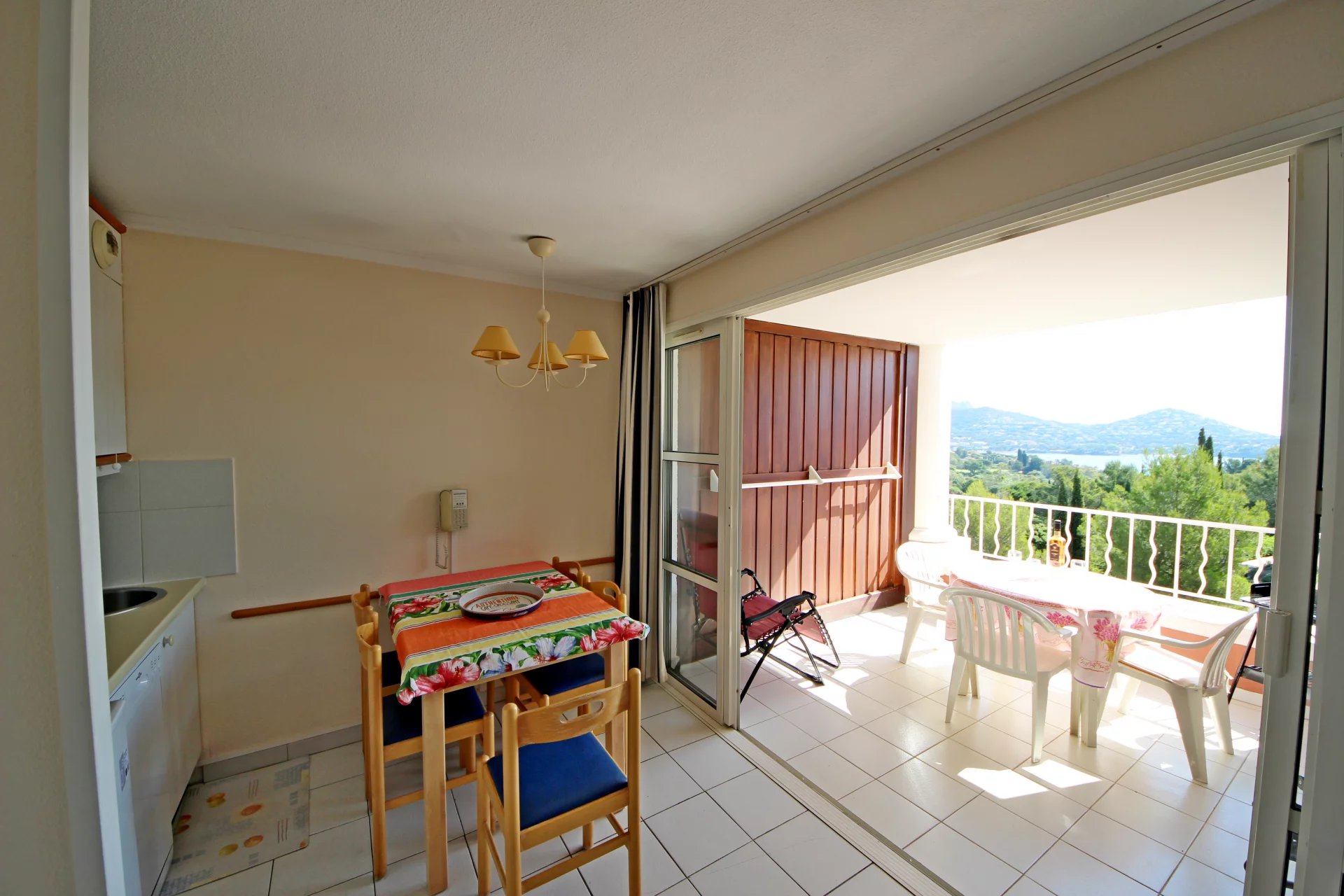 Agay Cap Esterel bel appartement 2 pièces vue mer, parking