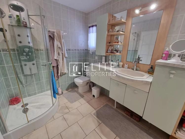 VILLA DE 203m² SUR 3212m² DE TERRAIN LES ADRETS