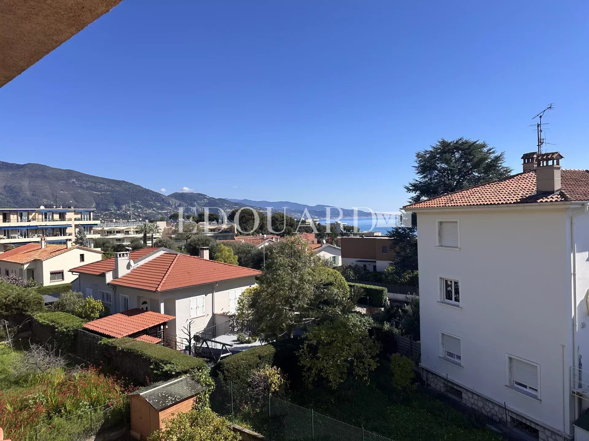 Maison à vendre sur le Plateau du Cap, avec fort potentiel et nombreuses possibilités d’aménagement