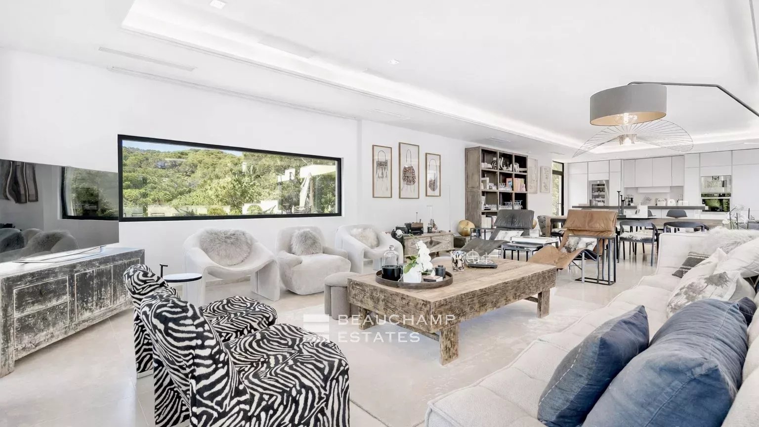 Villa contemporaine intimiste de luxe à pieds des plages de Pampelonne