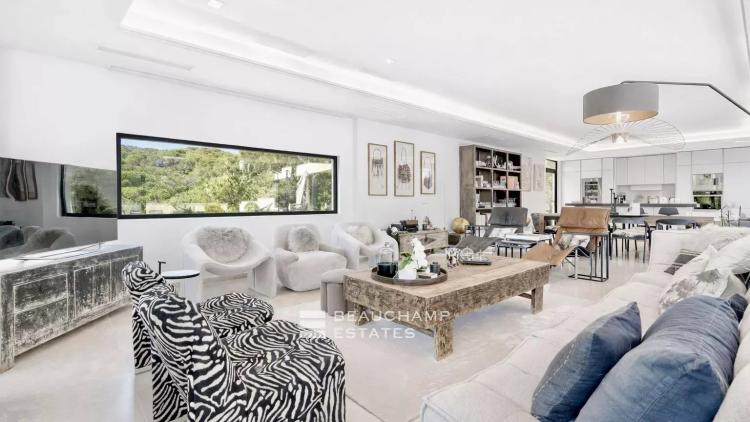 Villa contemporaine intimiste de luxe à pieds des plages de Pampelonne